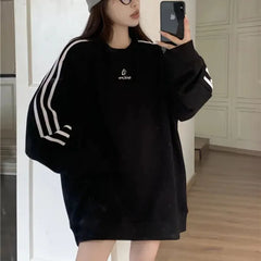 Streetwise Style: Loose Sweatshirt - Long Sleeve Hip Hop Fashion for Women