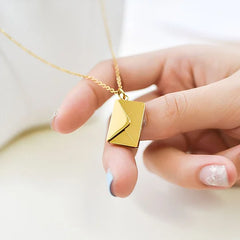 Ezra - Romantic and love letter necklace 💗