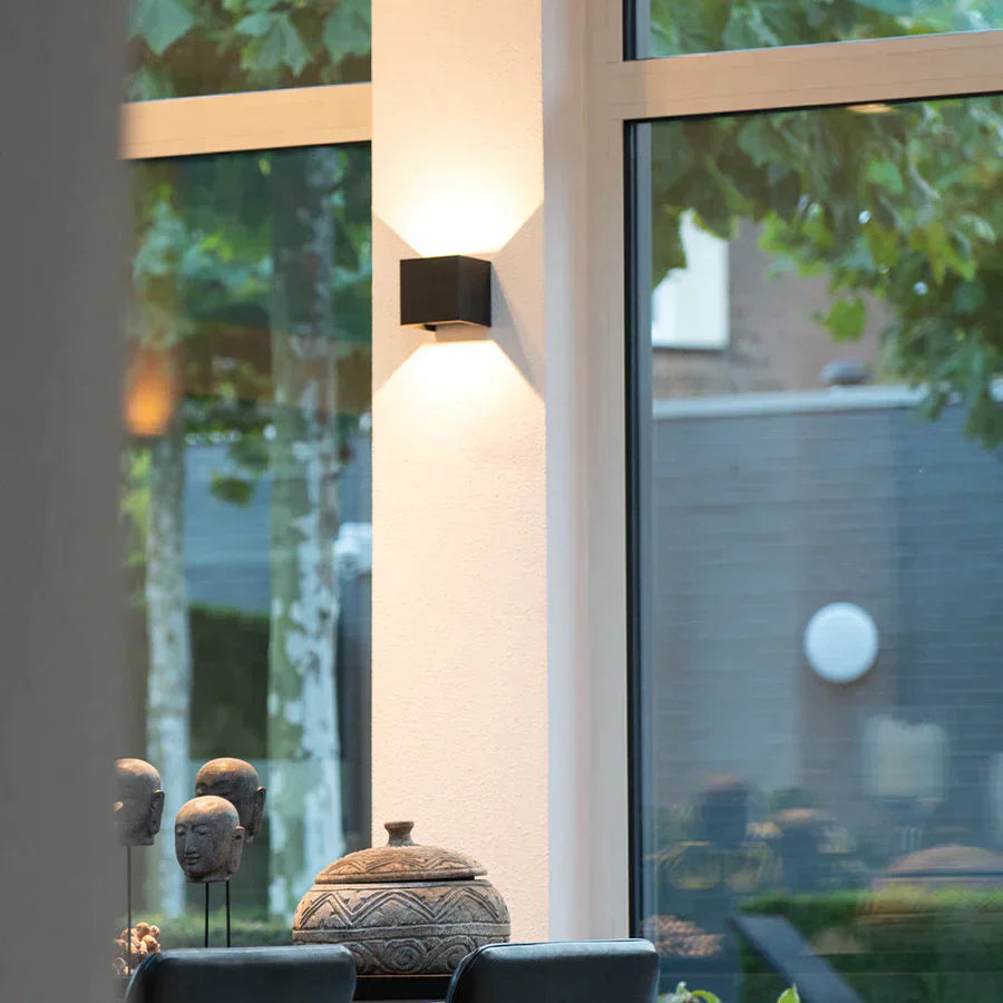 Supreme SmartCubeâ„?The luxurious, modern and smart wireless wall light!