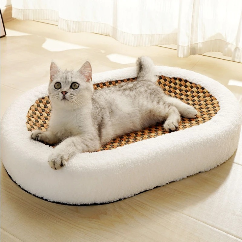 Cat Scratch Loungeâ„?| Plush cat bed with scratchable surface