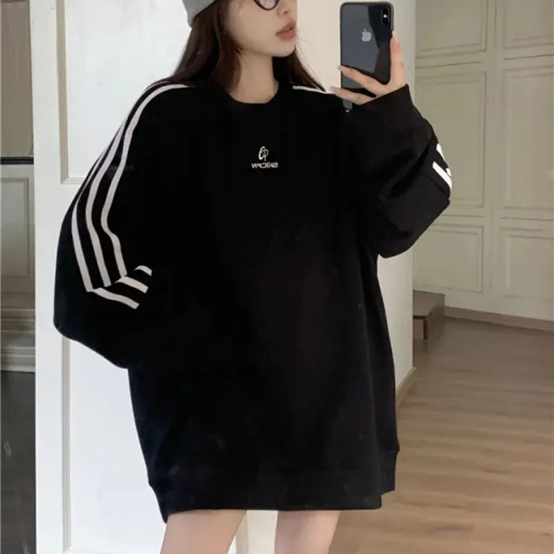 Streetwise Style: Loose Sweatshirt - Long Sleeve Hip Hop Fashion for Women