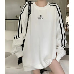 Streetwise Style: Loose Sweatshirt - Long Sleeve Hip Hop Fashion for Women