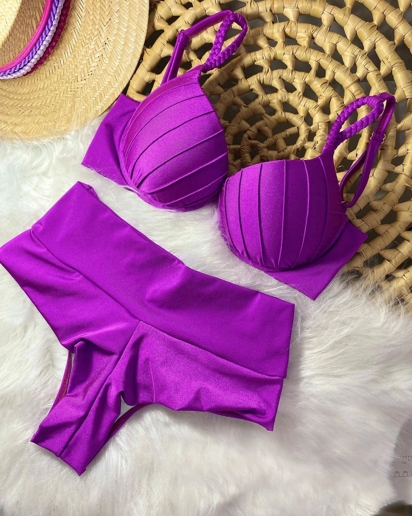 Summer 2024 Bikini: Solid Color Style for the Beach