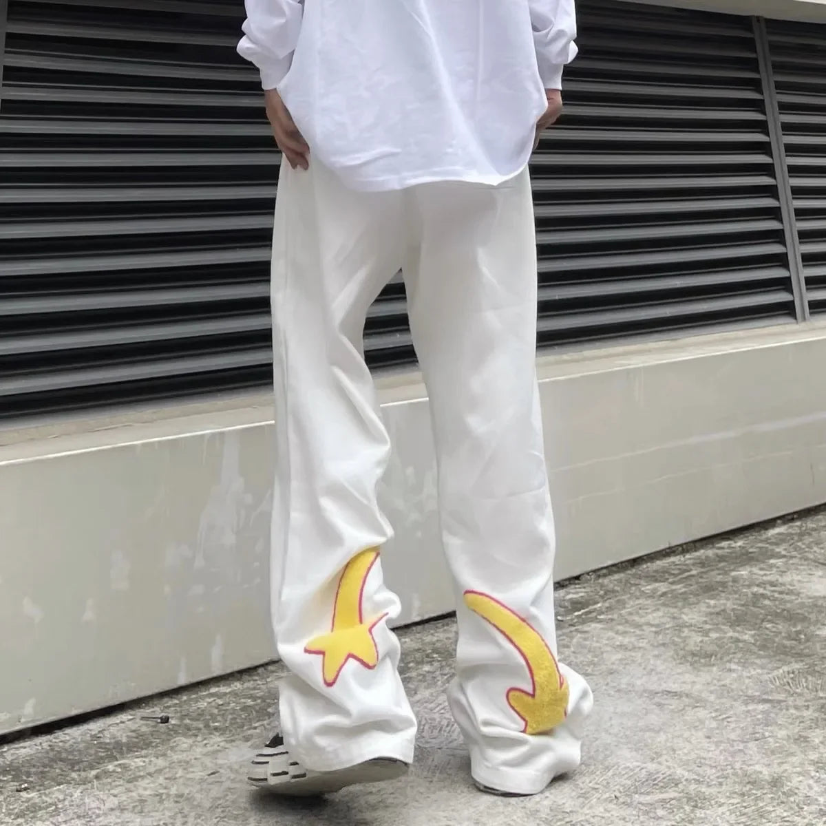 Y2K Vibes: Distressed New Jeans for Retro Streetwear