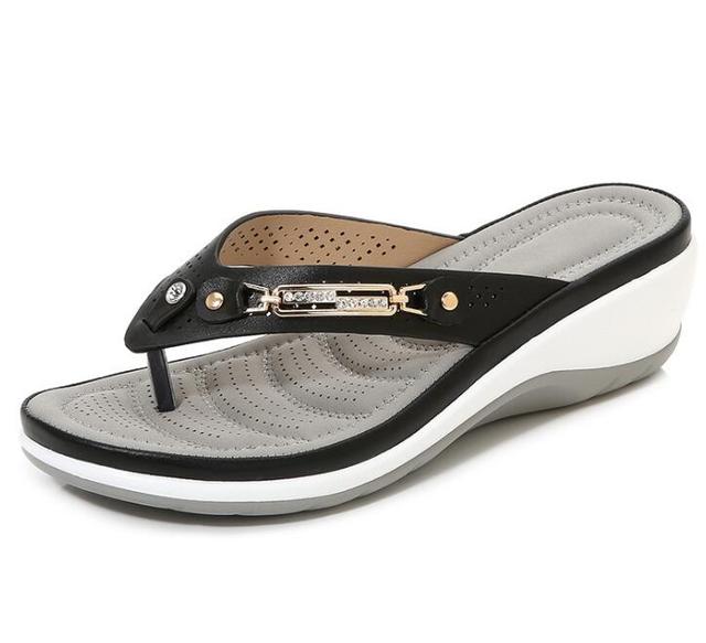 Celeneâ„?orthopaedic sandals