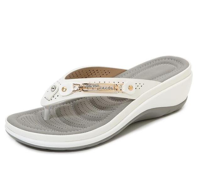 Celeneâ„?orthopaedic sandals